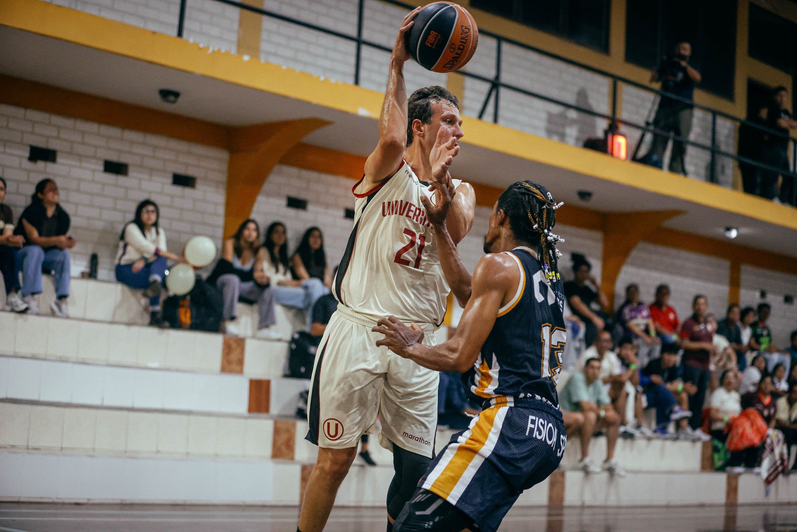 Firmes y decididos: Universitario dominó de principio a fin y venció 67-55 a Fortaleza