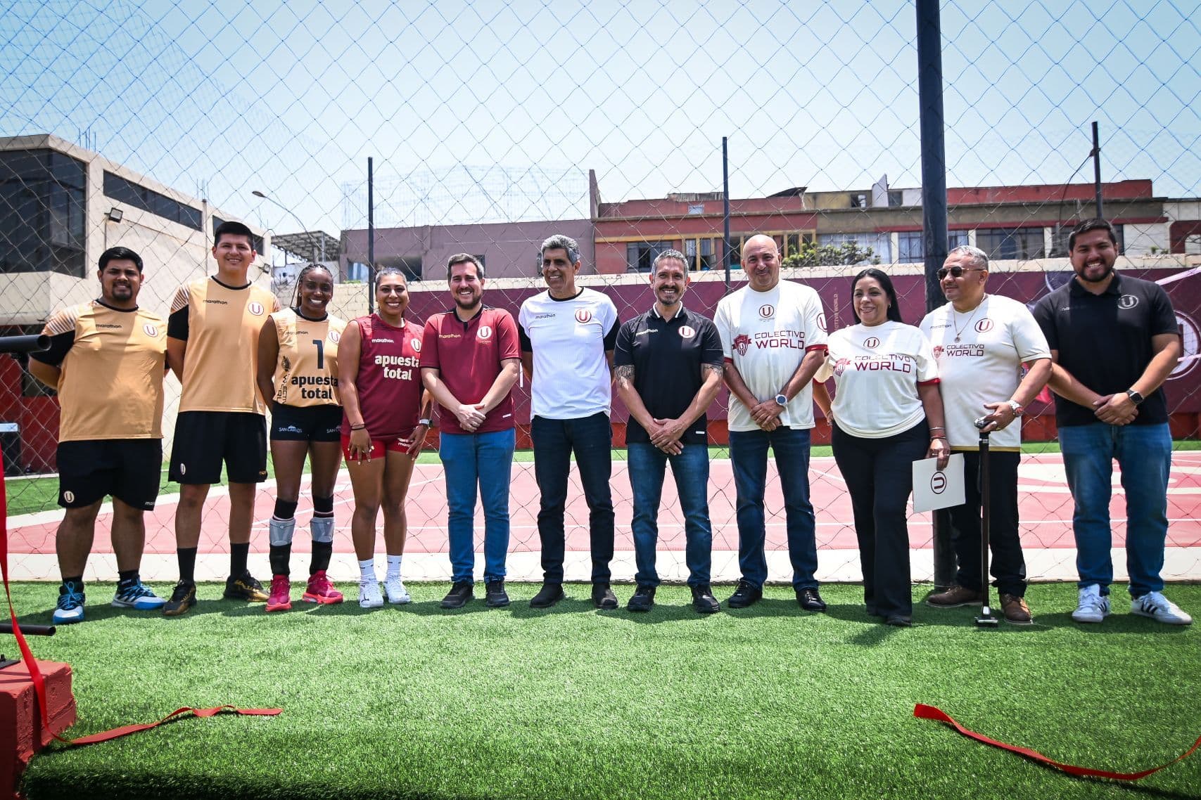 Universitario y Colectivo World inauguran modernas canchas de vóley en el Estadio Lolo Fernández