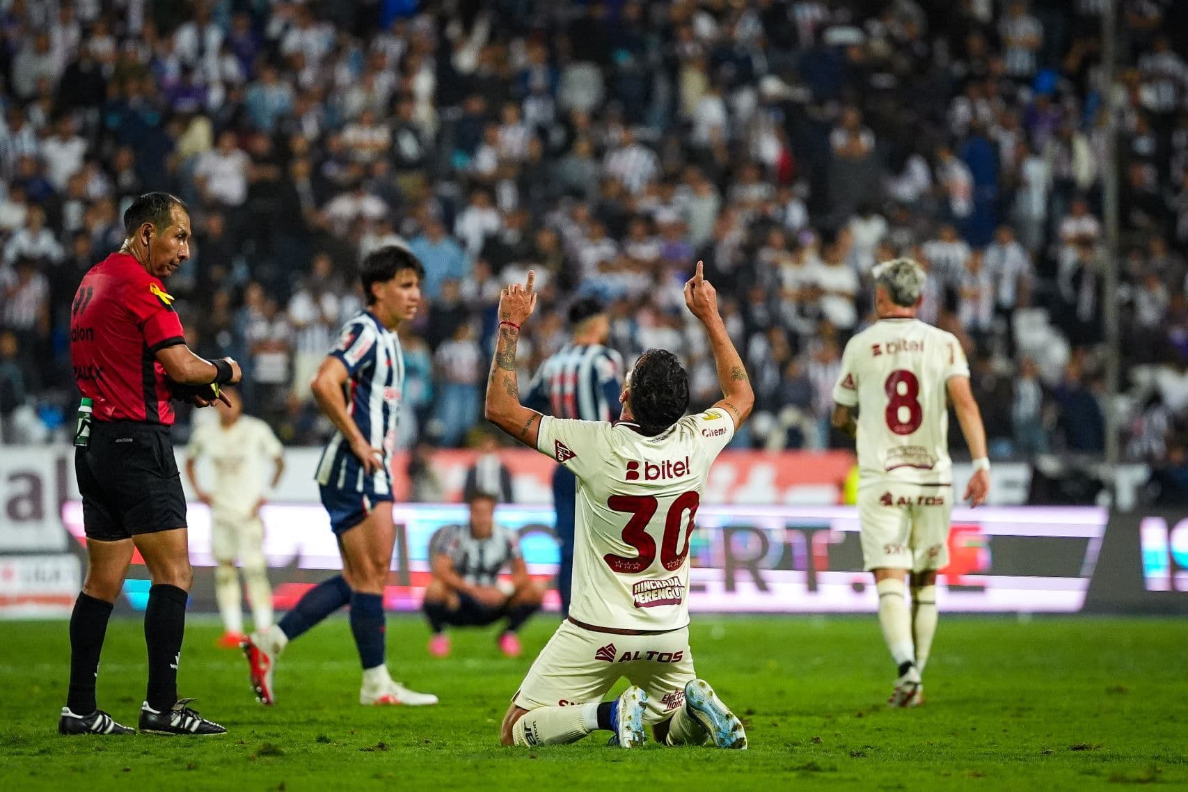 Lisandro Alzugaray anota el gol del triunfo en el minuto final