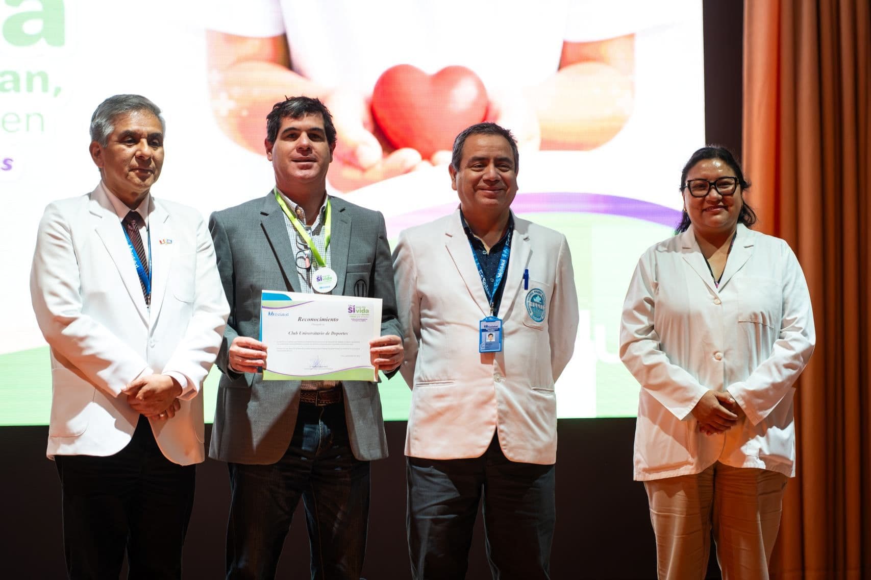 Universitario es reconocido por EsSalud por su compromiso social