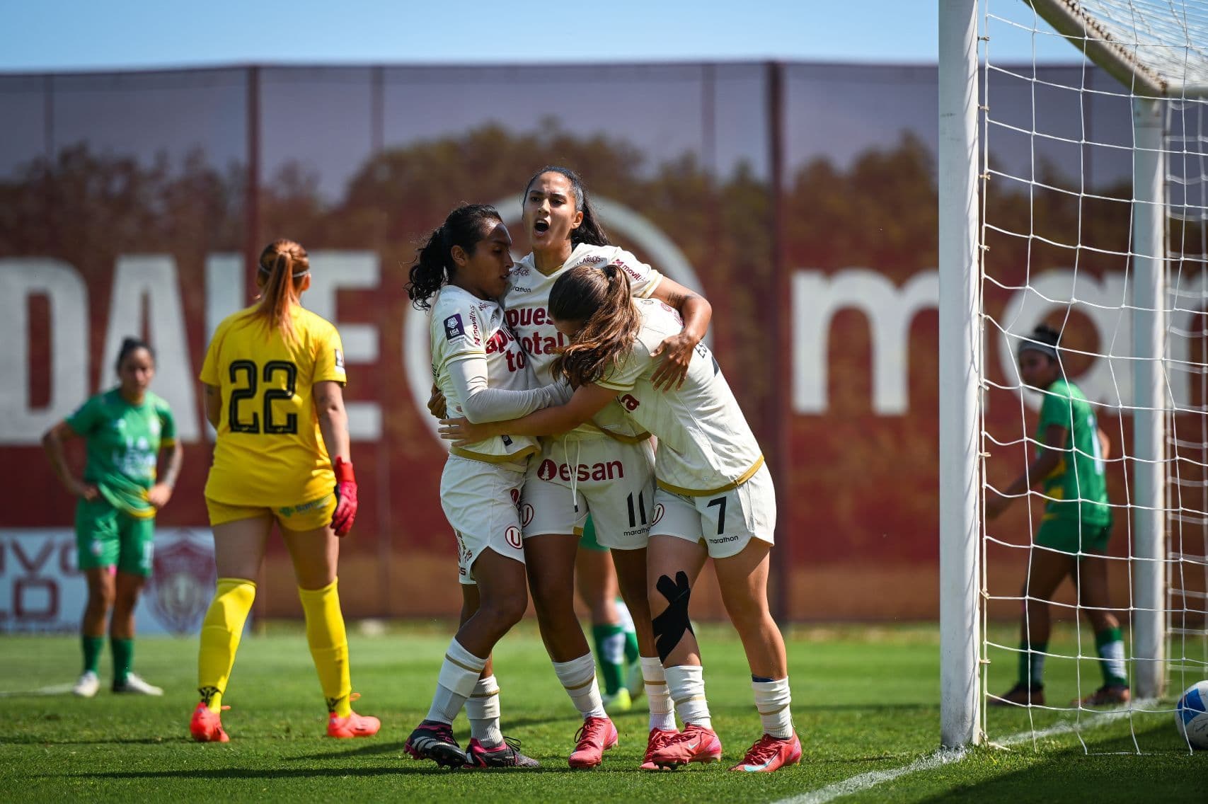 Invictas en casa: Universitario golea por 6-0 a Defensores del Ilucán