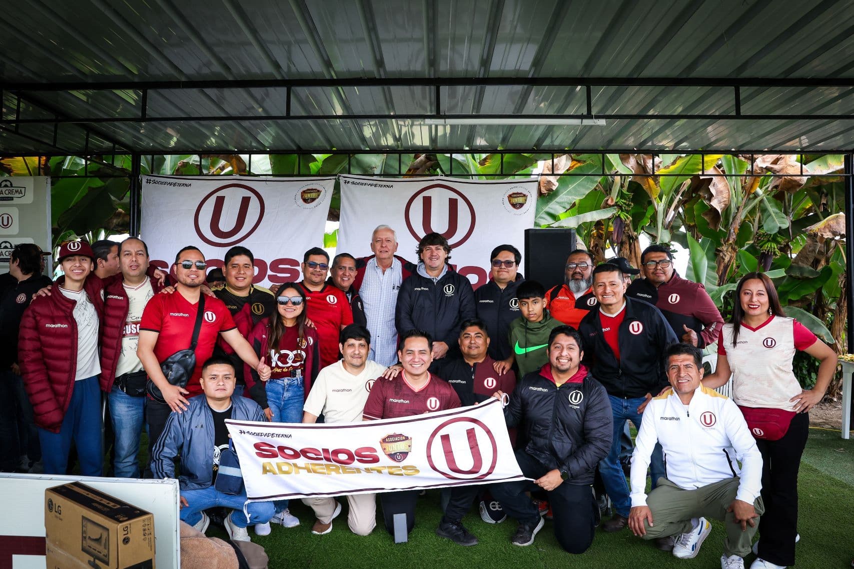Universitario de Deportes recibe donativo de la Asociación Los Viejos Tablones y Socios Adherentes
