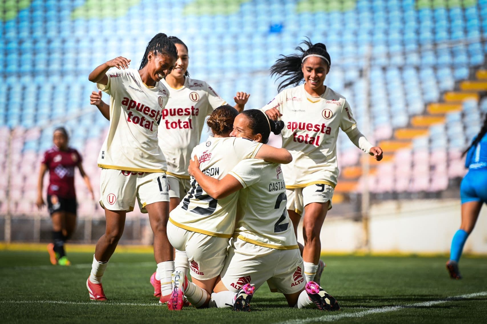Dominando la altura: Universitario Femenino ganó por 3-0 a UNSAAC en Cusco