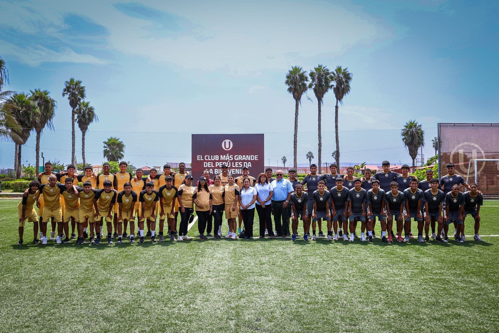 Educación y fútbol de la mano: Universitario renueva convenio educativo en favor de sus talentos