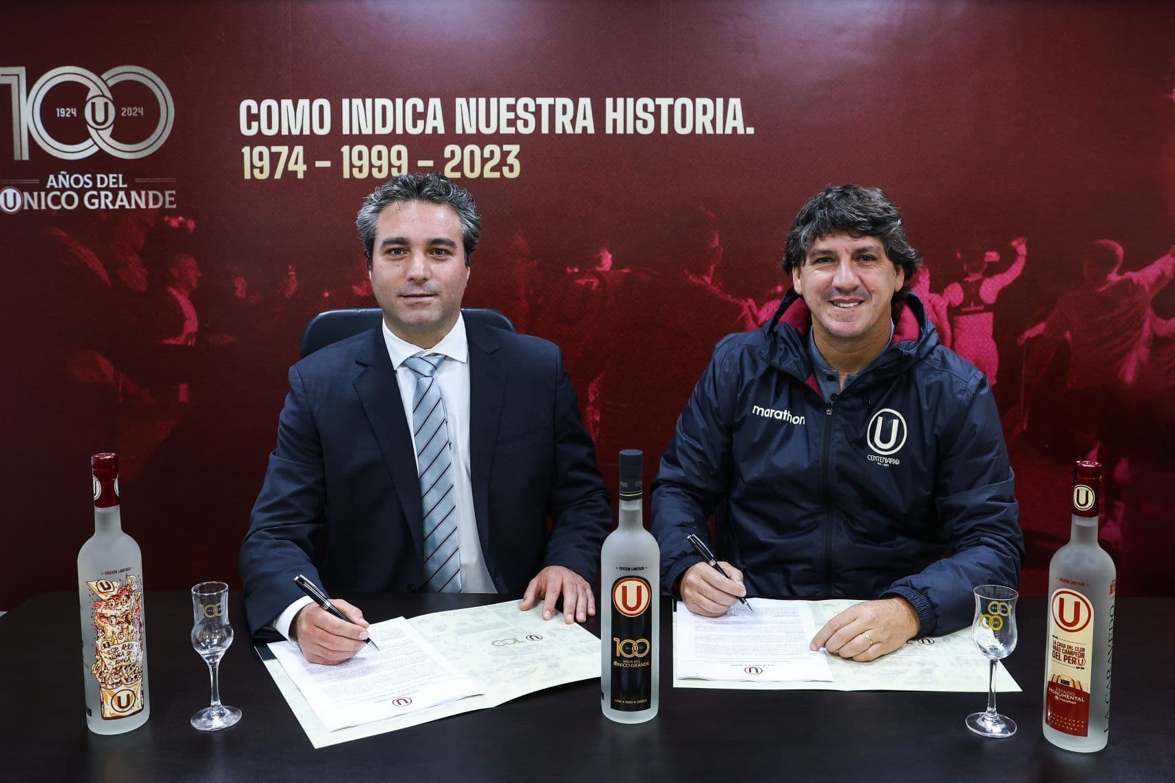 Universitario y Destilería La Caravedo celebran un siglo de grandeza con dos piscos edición especial