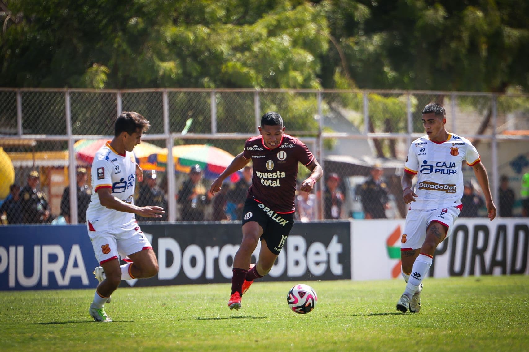 Universitario empató 1-1 con Atlético Grau en el calor de Piura