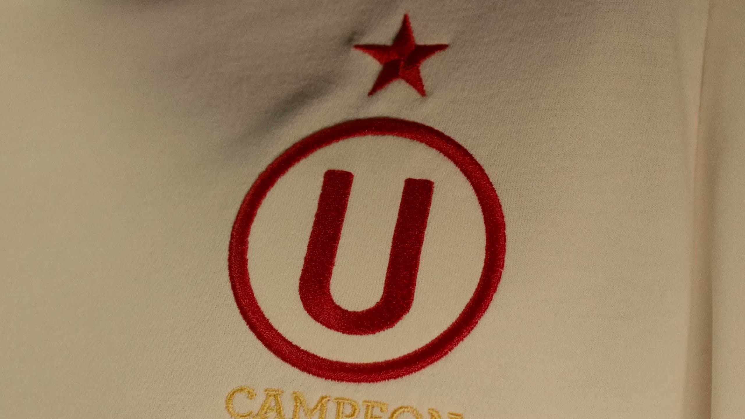 Escudo del Club Universitario de Deportes