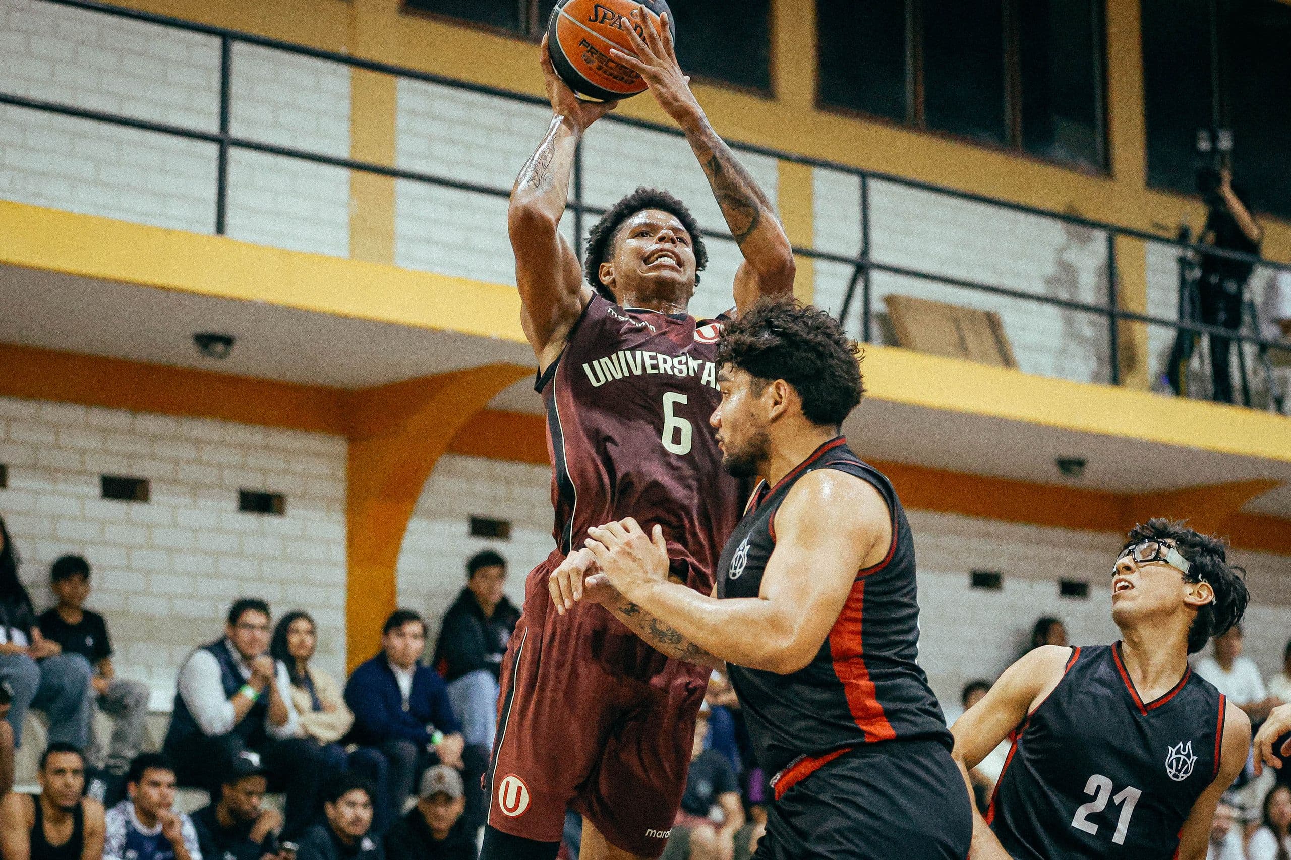Universitario aplasta a Lima Heat 89-50 en Chorrillos y se afianza en la parte alta de la tabla
