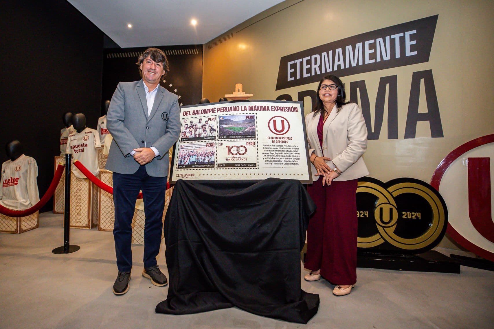 Universitario celebra su Centenario con un homenaje postal de Serpost