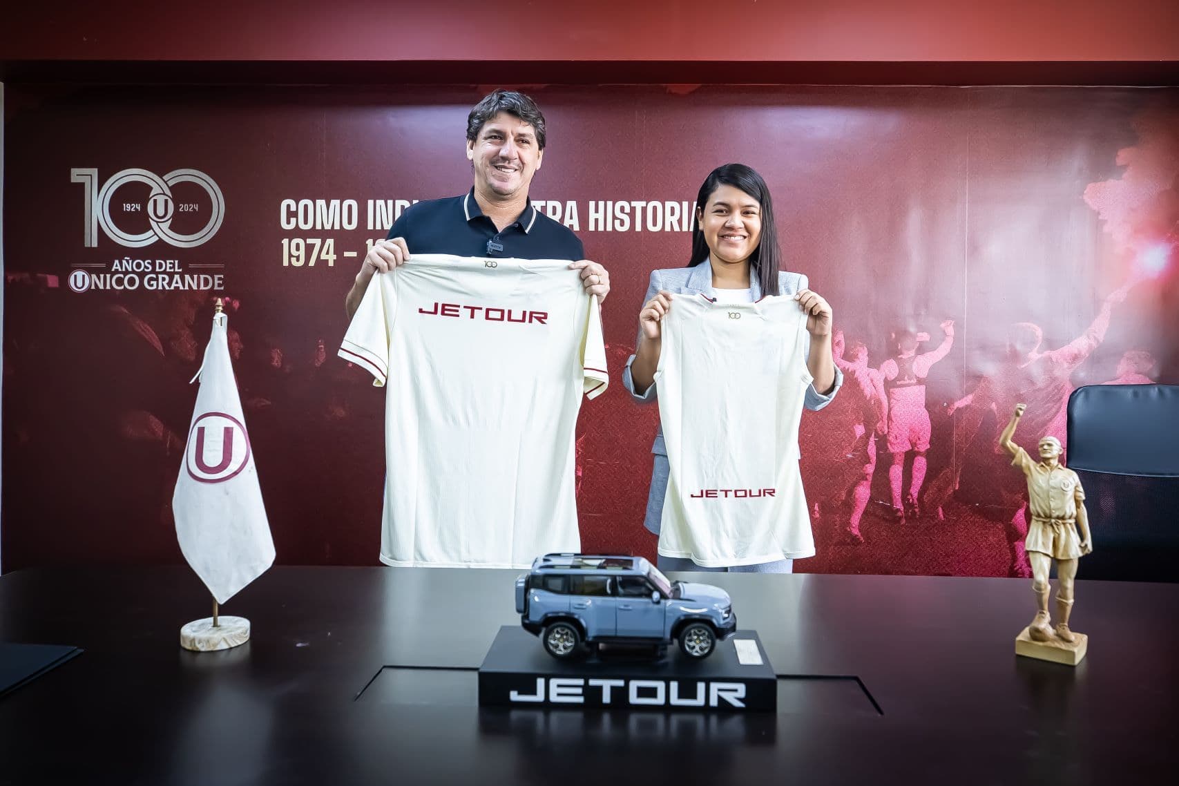 ¡Seguimos juntos! Universitario y Jetour renuevan su unión por todo el 2025