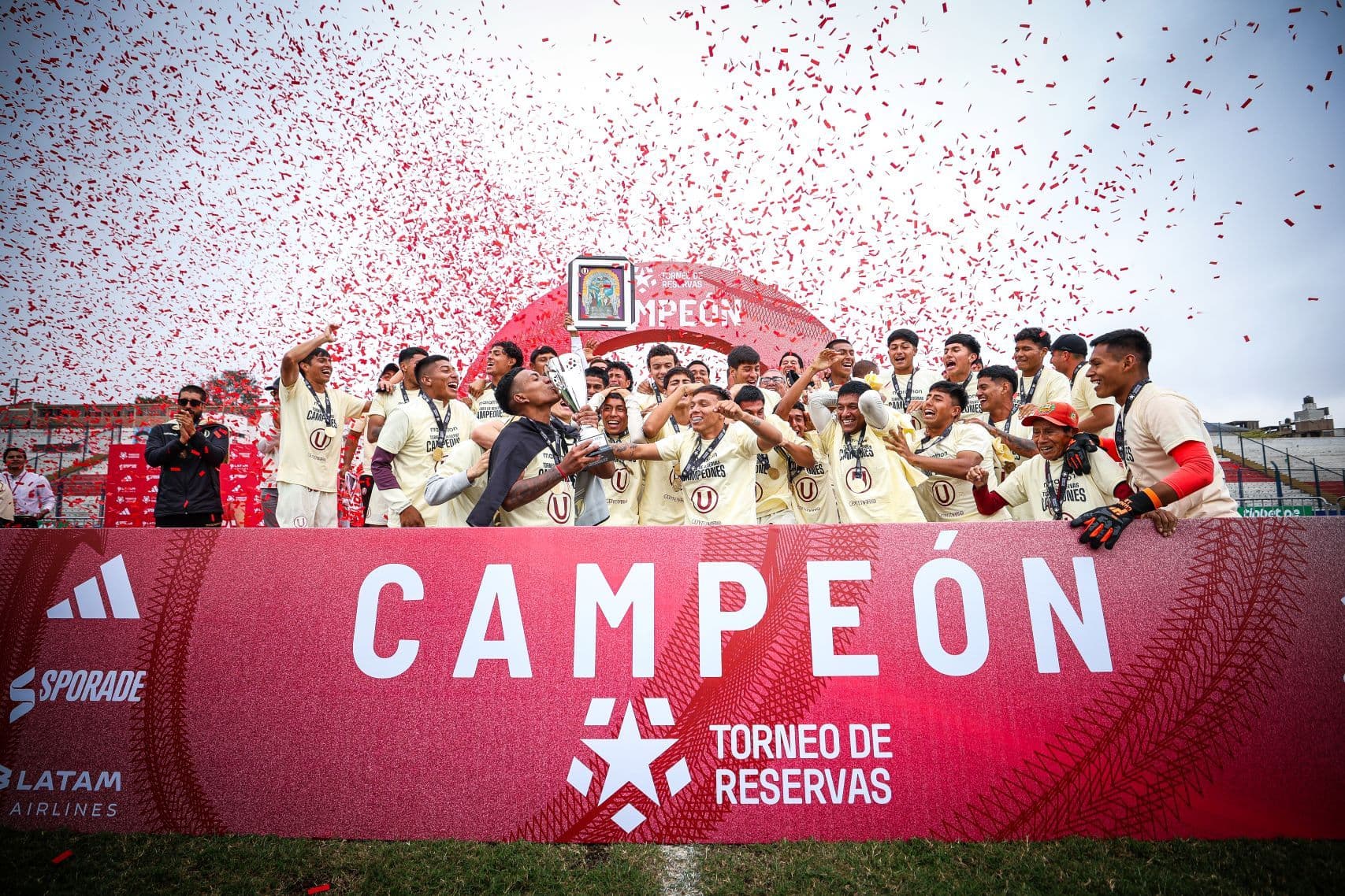 ¡SOMOS LOS CAMPEONES! Universitario derrota 2-1 a Melgar y se alza con el título de reservas