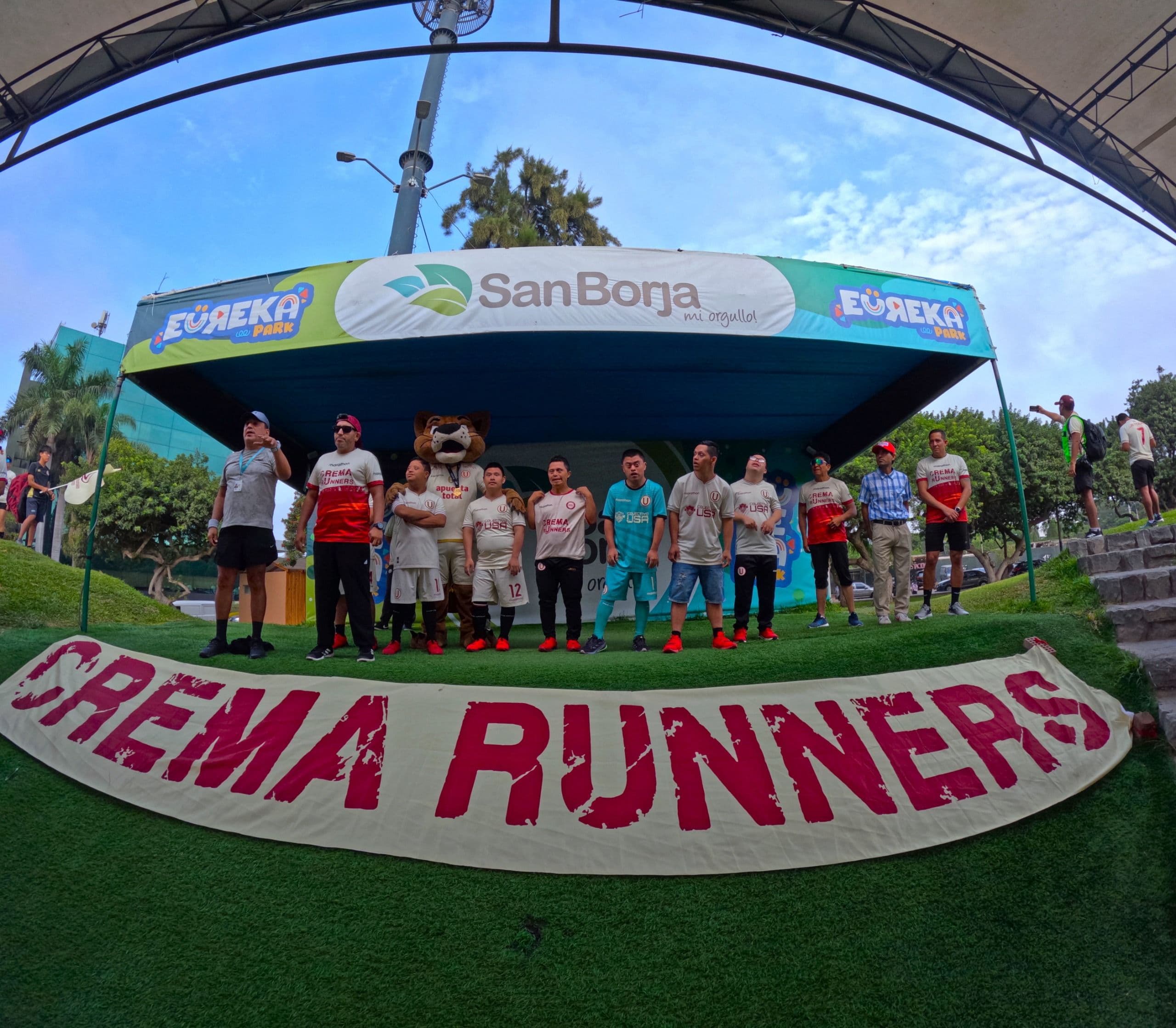 Inclusión y deporte: Equipo de futsal down de Universitario participa en maratón