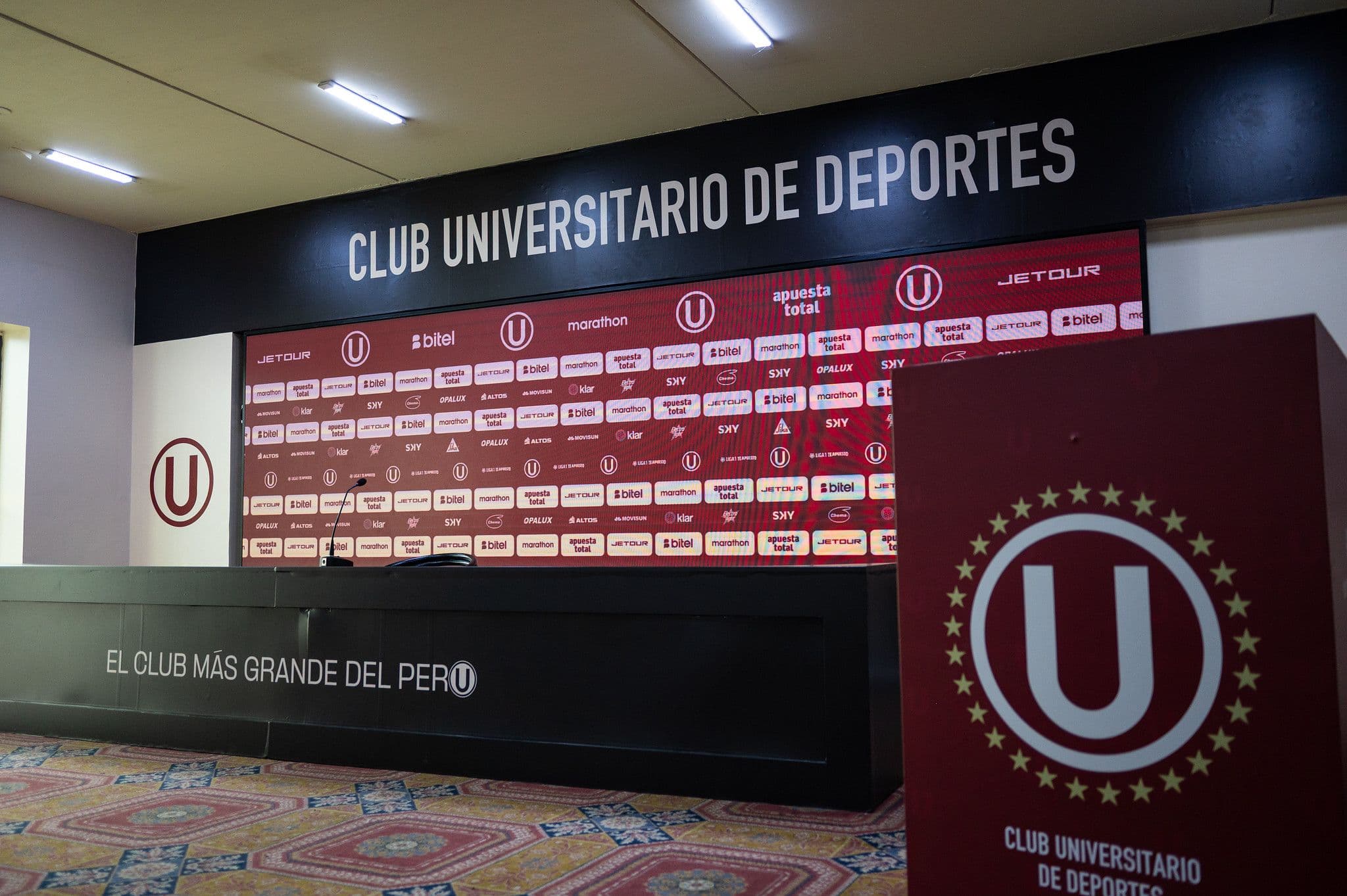 Universitario inaugura su sala de prensa inteligente con tecnología de última generación