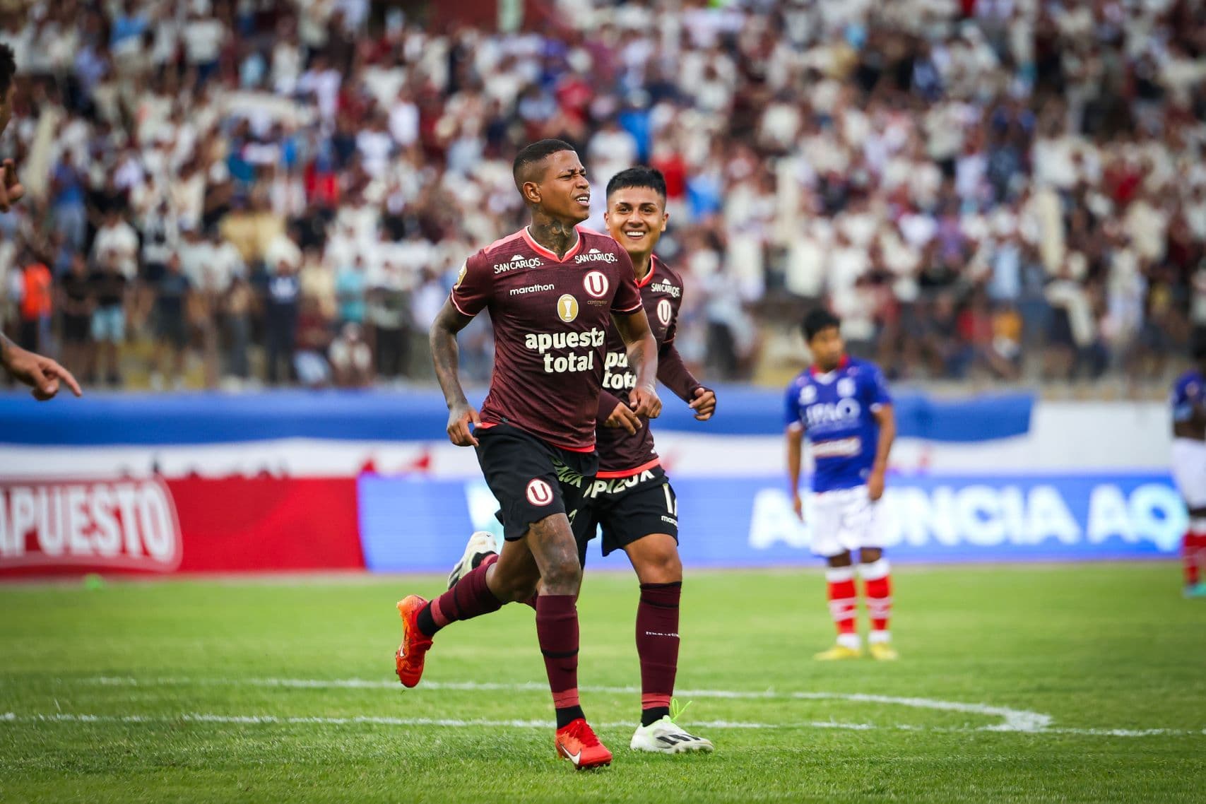 Con contundencia y efectividad, Universitario goleó 4-0 a Mannucci en la primera fecha del Apertura