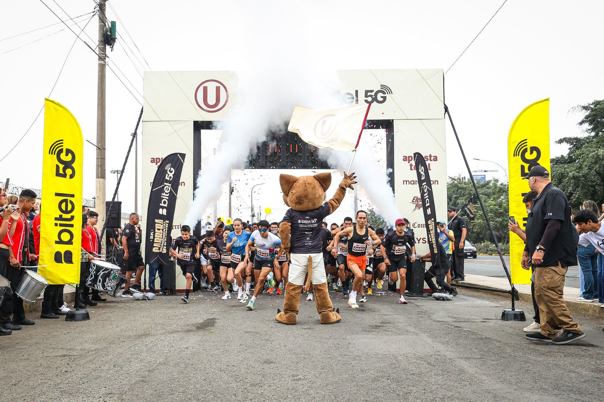 Universitario vivió una exitosa jornada deportiva con la Carrera Monumental Bitel 8K