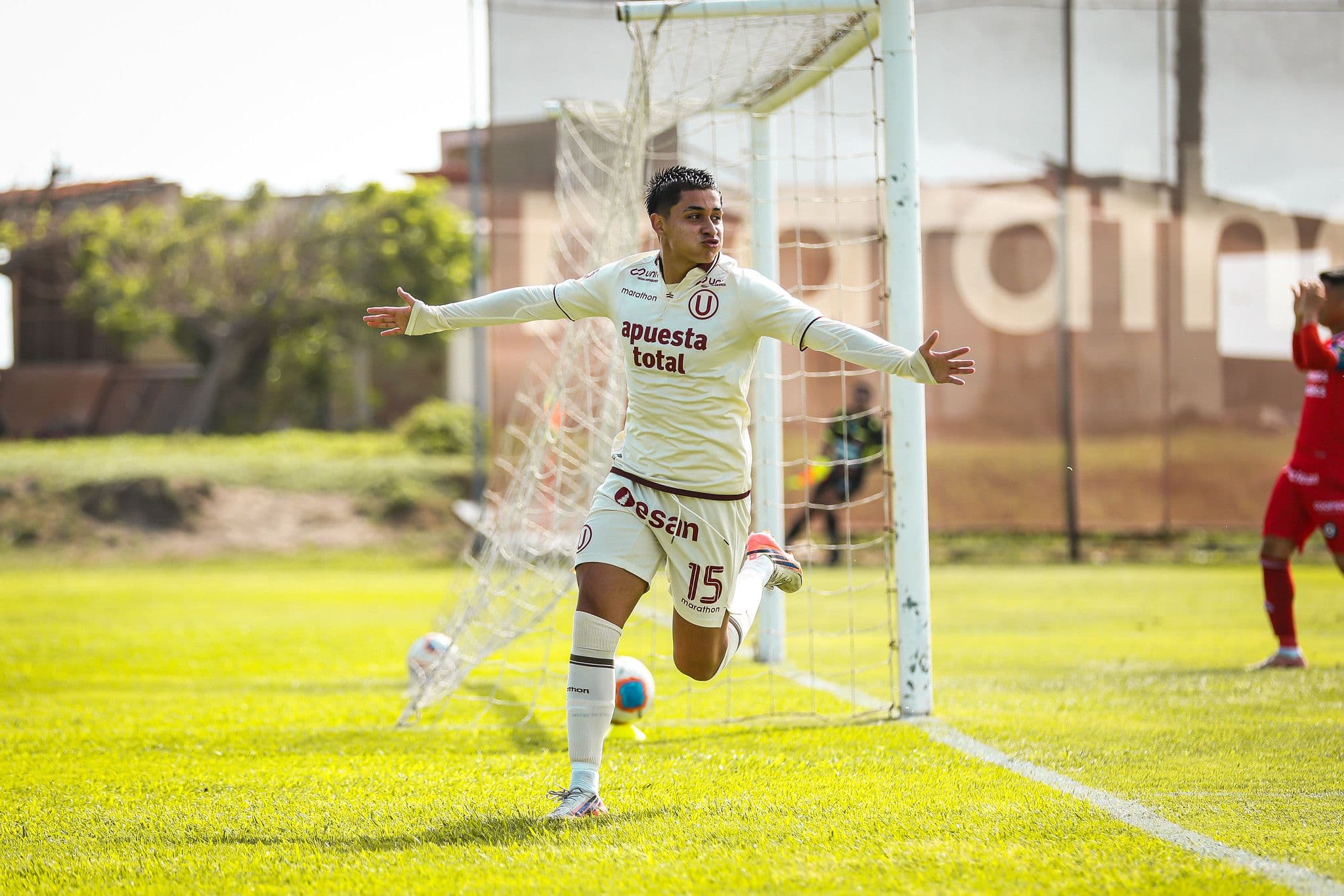 Universitario impone su jerarquía y golea 3-0 a Deportivo Coopsol en la Liga 3