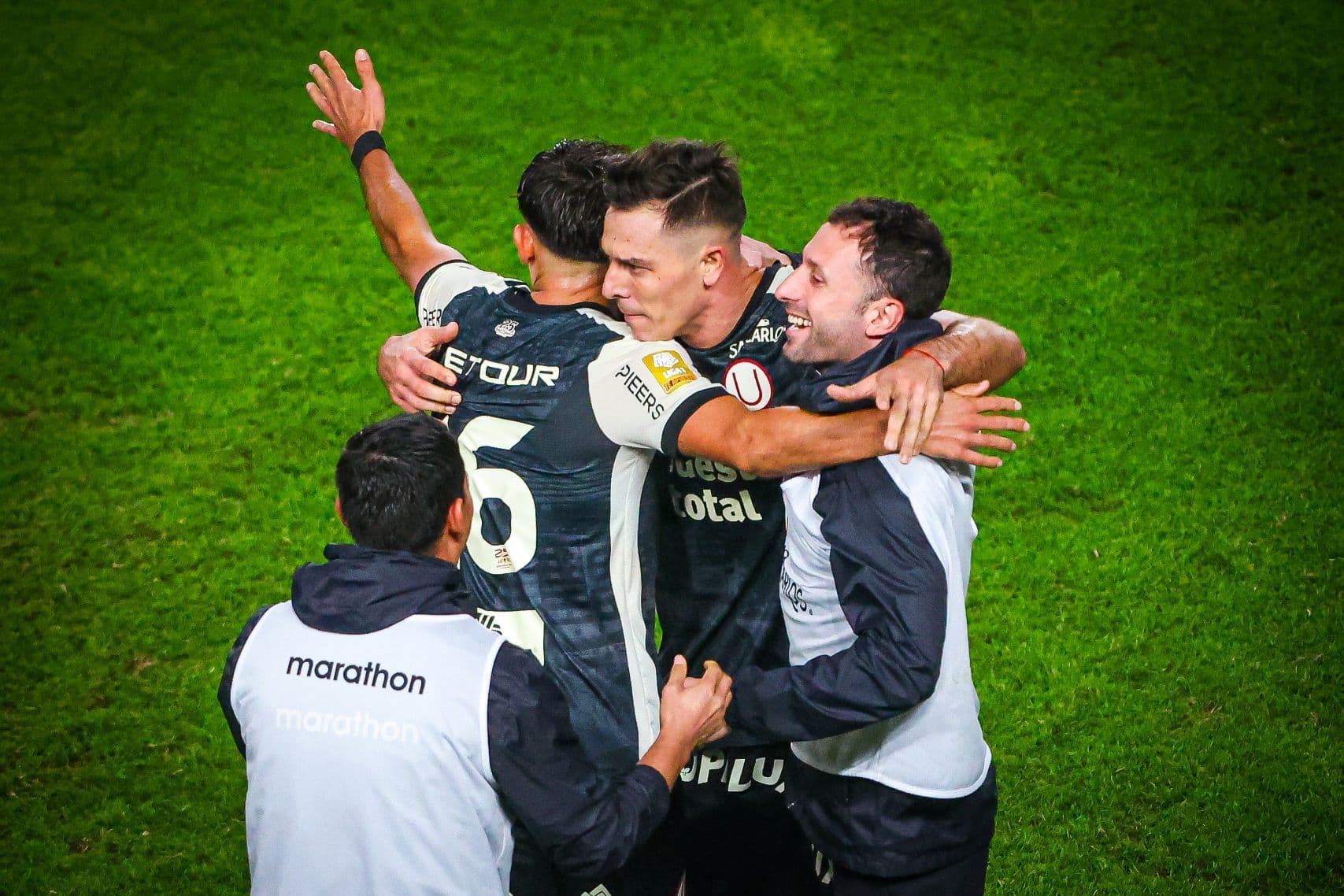 Con el pie derecho: Universitario derrotó 3-1 a Comerciantes en el inicio del Torneo Clausura
