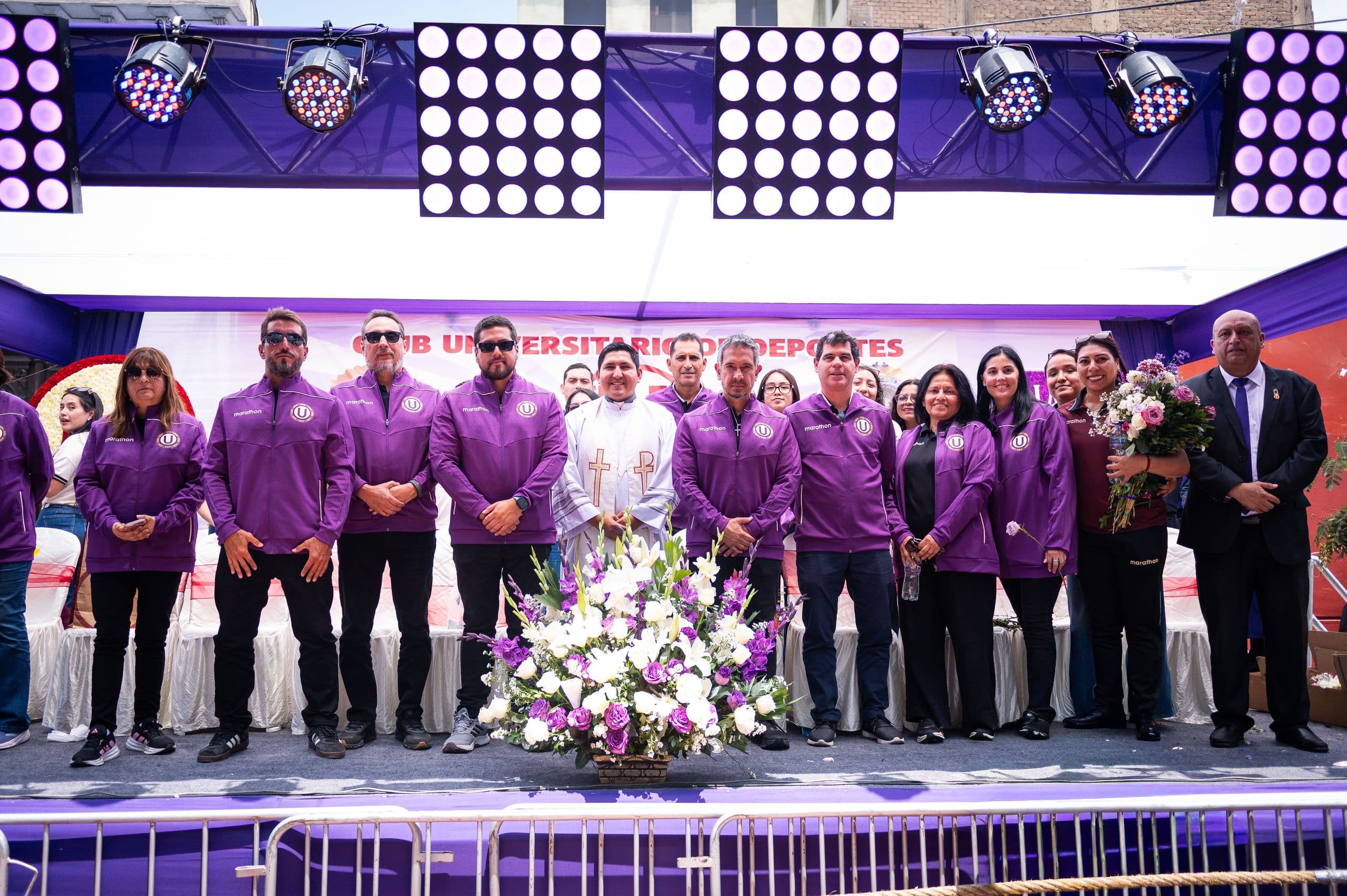 Universitario rindió homenaje al Señor de los Milagros durante su cuarto recorrido procesional
