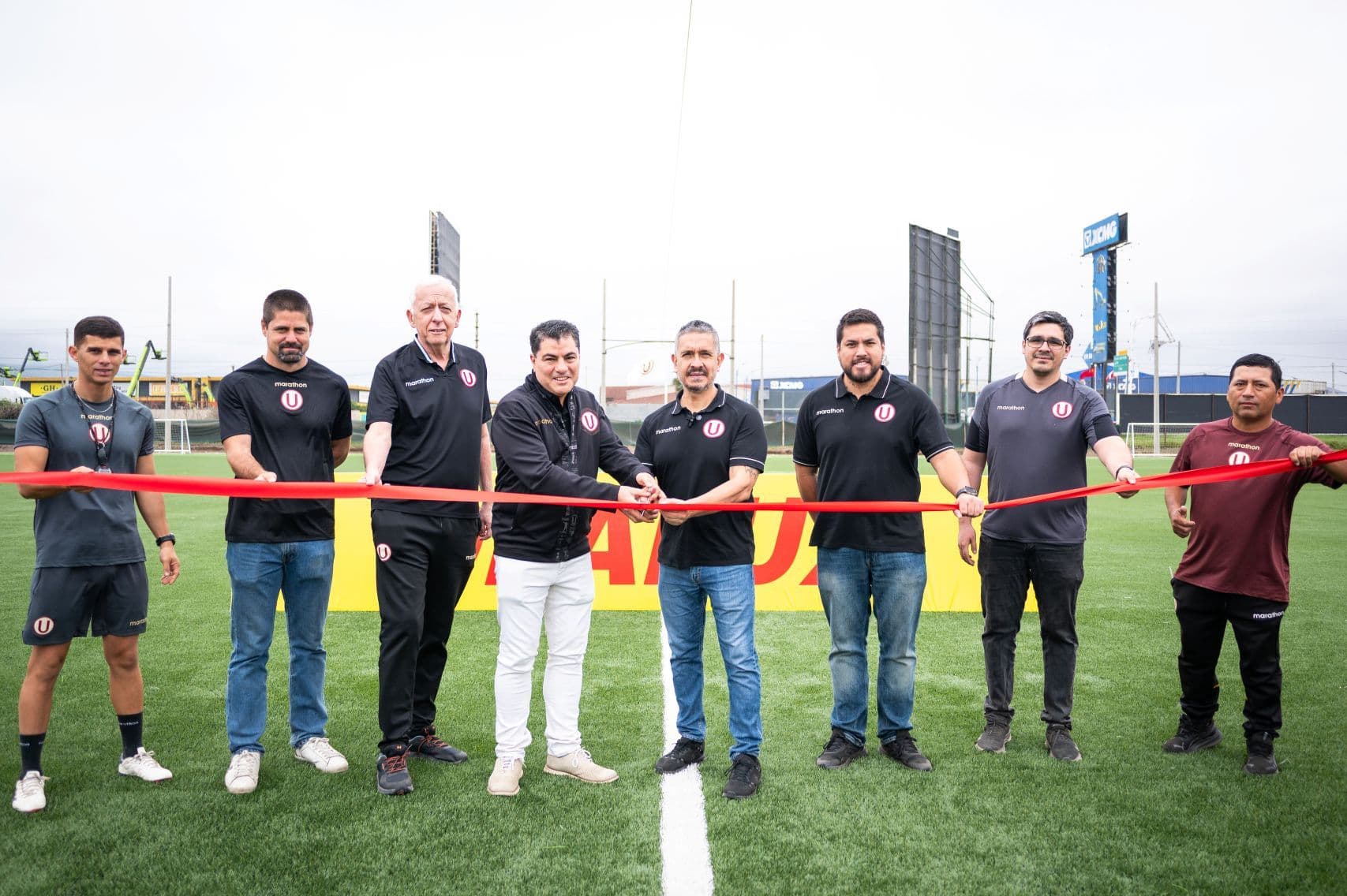 Universitario inaugura nueva cancha en VIDU para sus divisiones menores