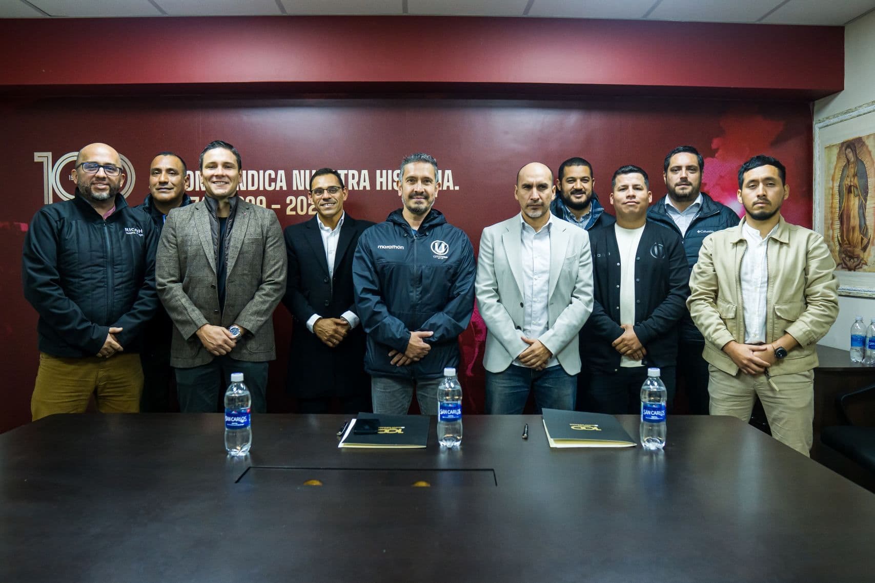 Universitario firmó contrato de condonación de deuda con Embajadur Crema