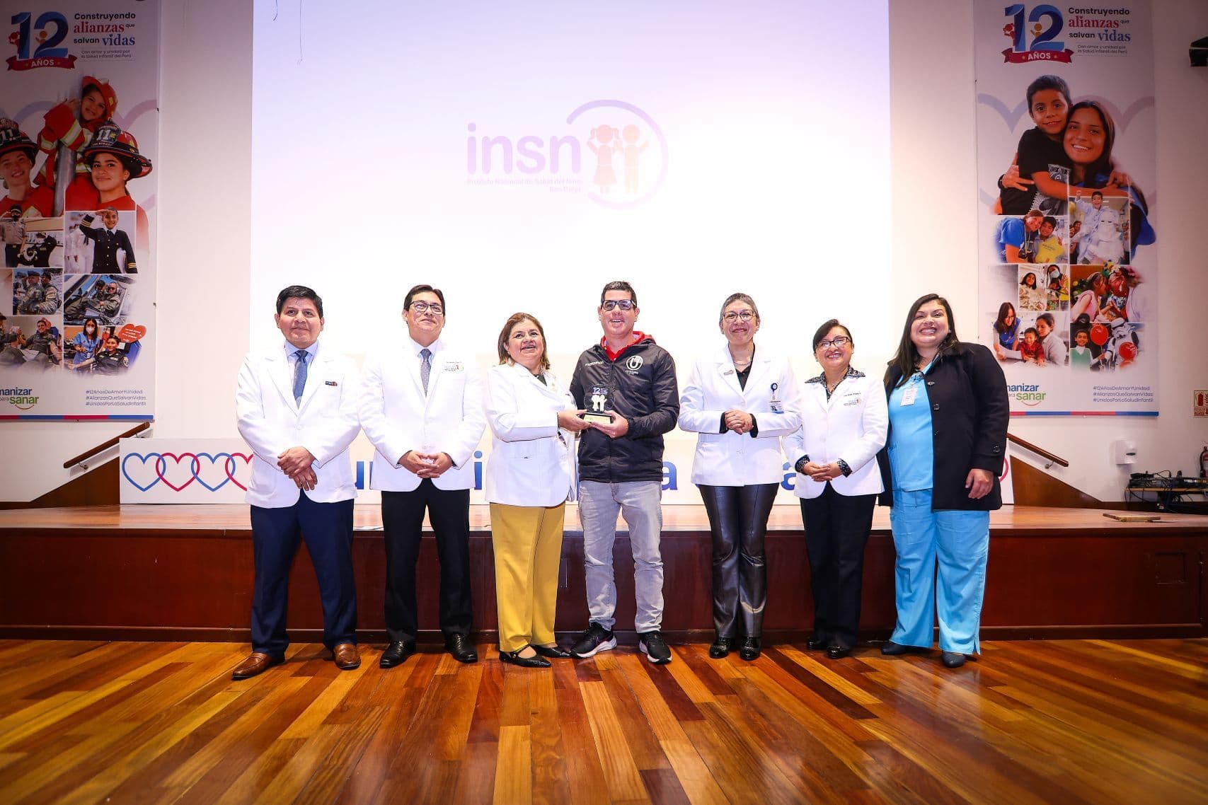 Universitario de Deportes recibe reconocimiento del INSN San Borja por su compromiso social
