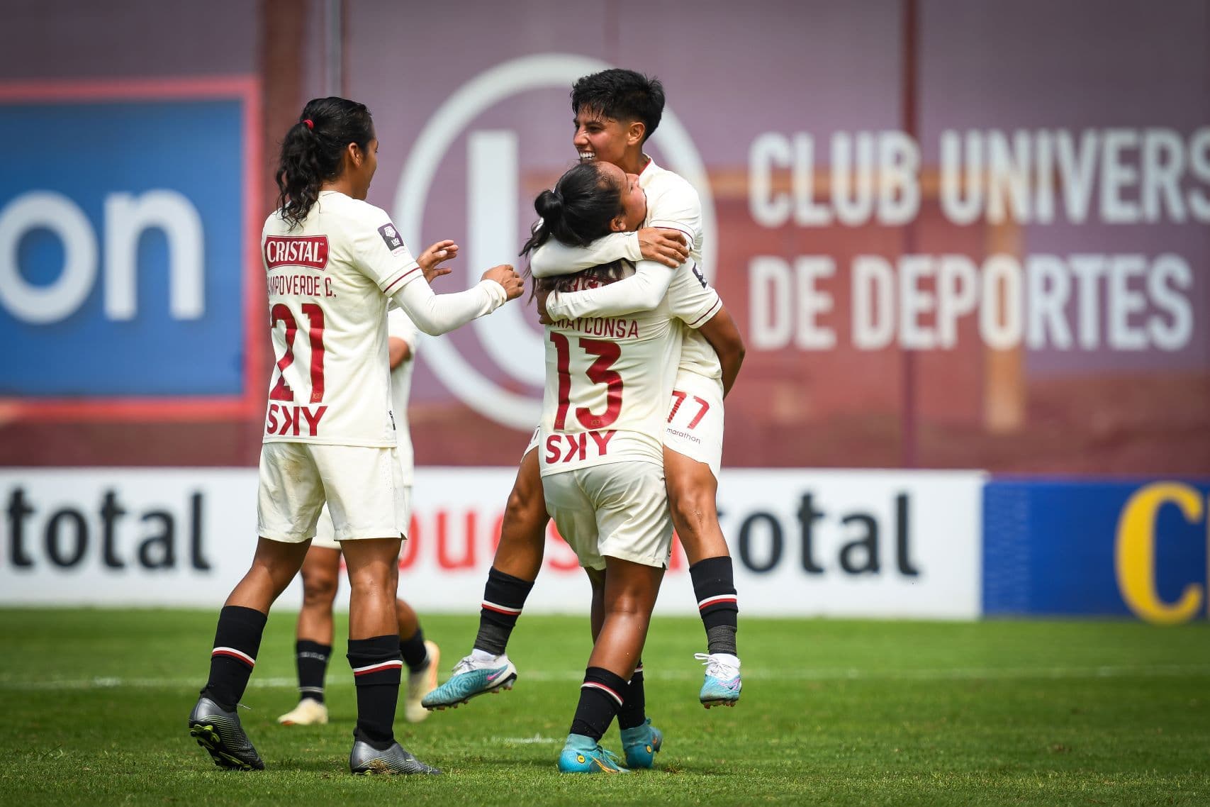 A paso firme: Universitario goleó por 3 - 0 a Cantolao