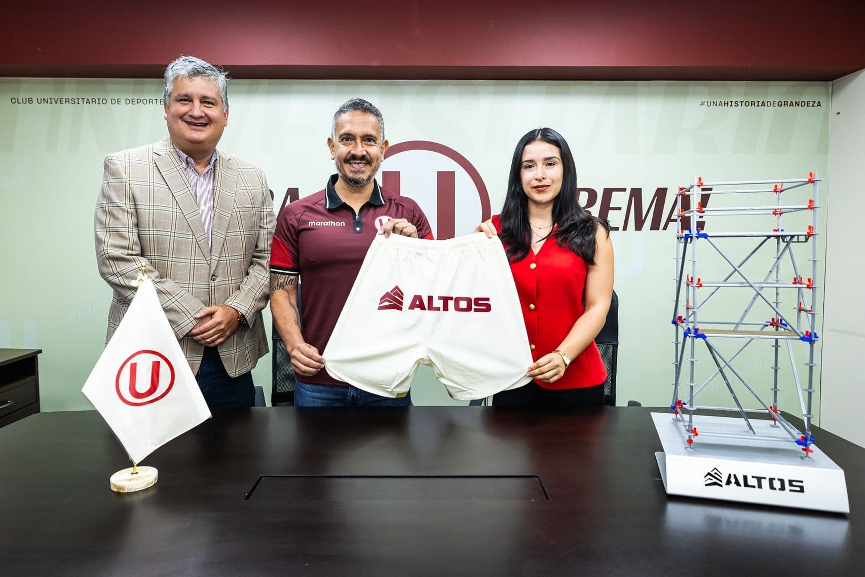 Universitario de Deportes renueva con Grupo Altos por todo el 2026