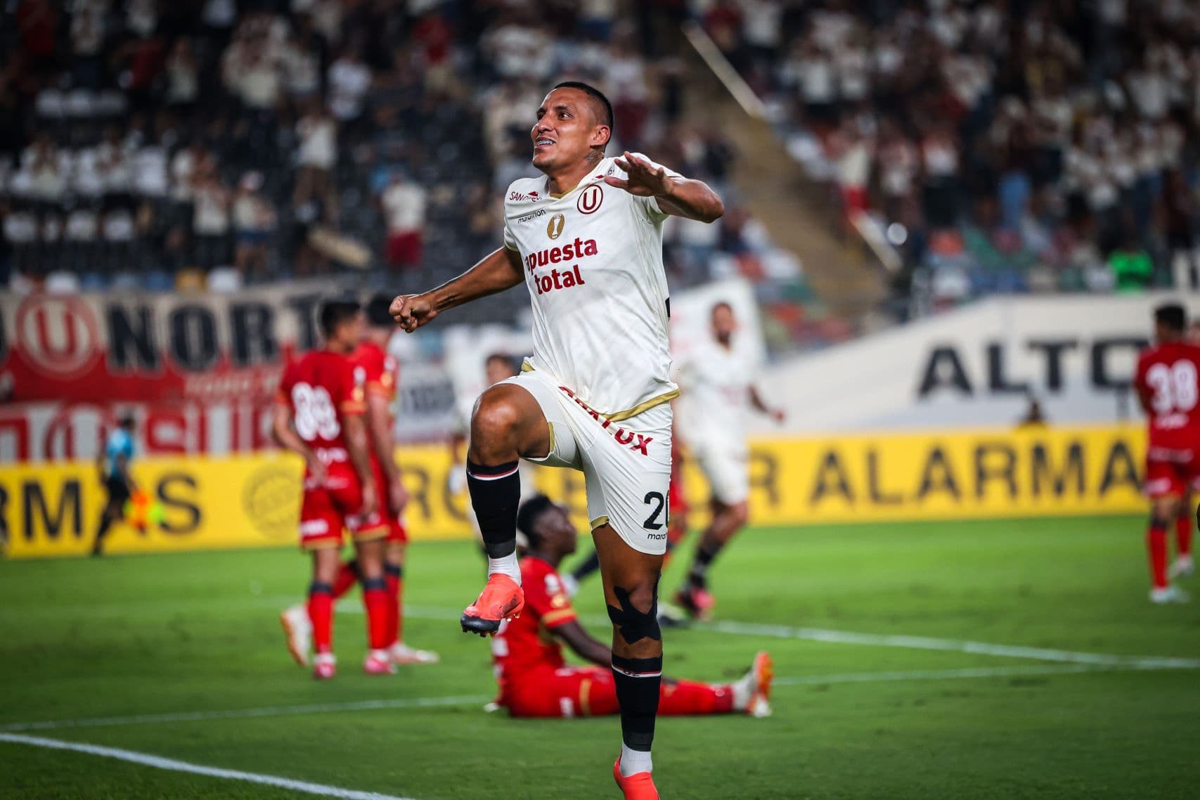 Con contundencia: Universitario derrotó por 3-1 a Sport Huancayo