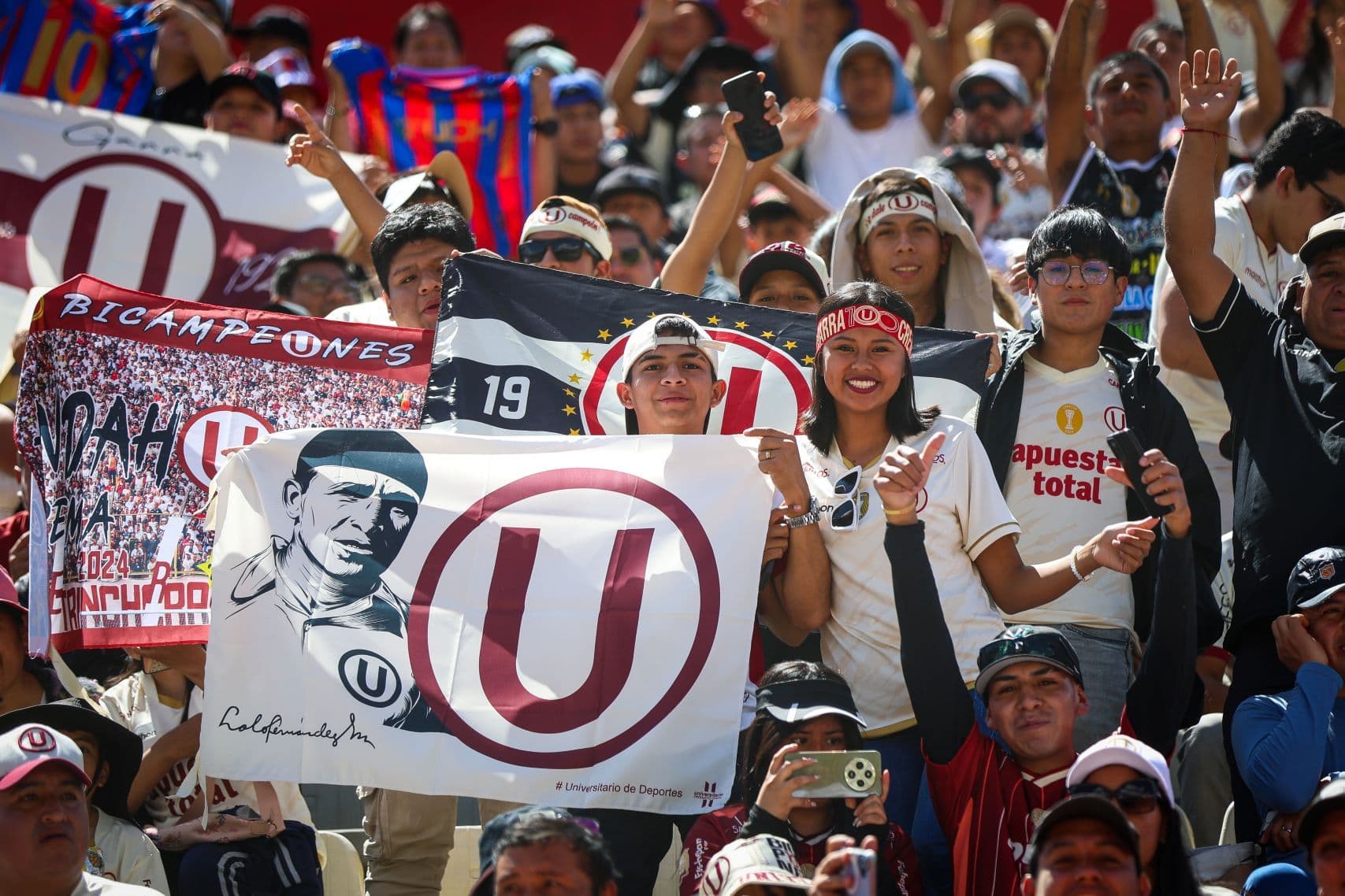 Universitario lanza el programa Socio Adherente Regional para hinchas en todo el Perú