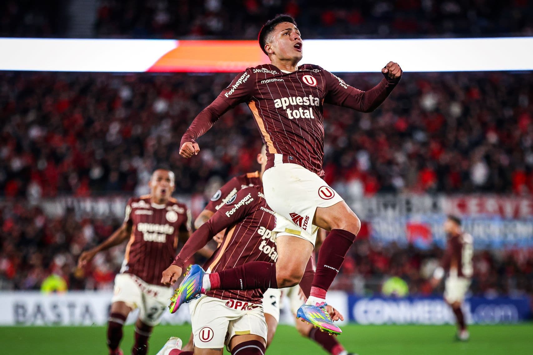 ¡Histórico pase a octavos! Universitario igualó 1-1 con River Plate en Argentina y avanzó de fase