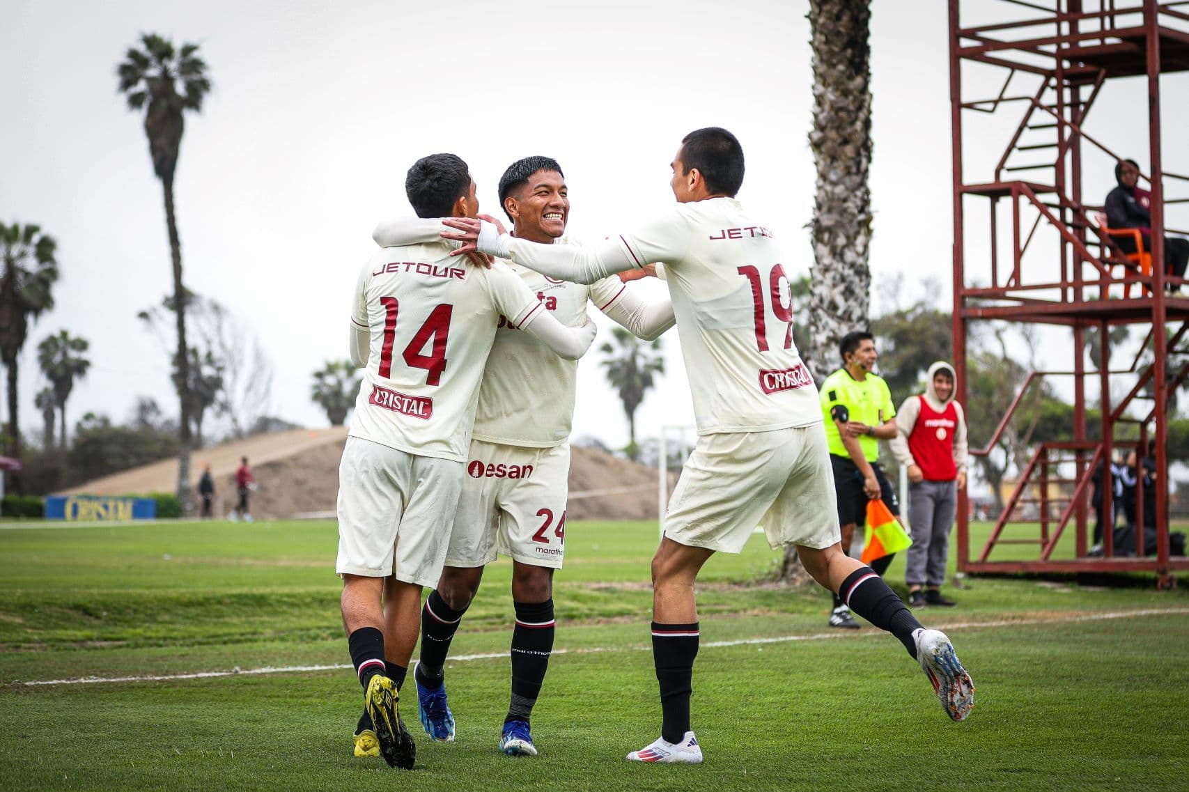 Primer objetivo cumplido: Universitario golea 7-0 a Comerciantes y logra llegar a la Liga 3