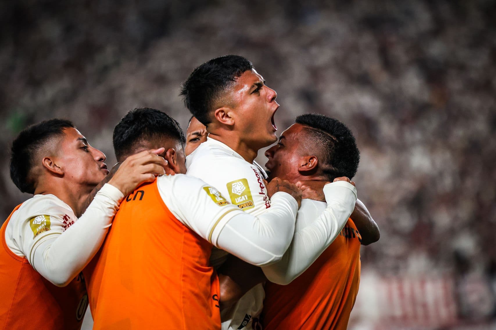Con tantos de Valera, Concha y Rivera, Universitario apabulló 4-1 a Melgar