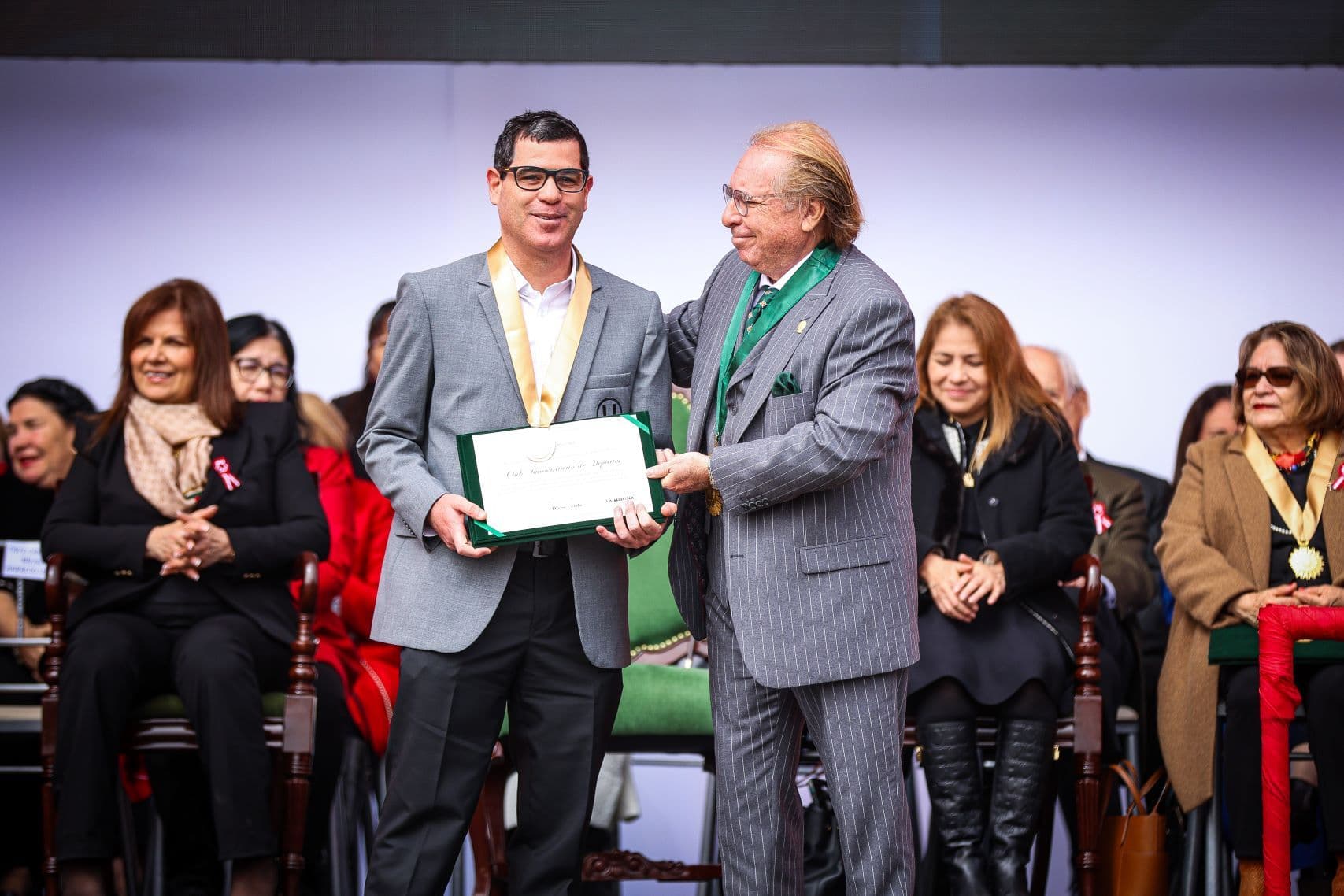 Universitario recibe condecoración de la Municipalidad de La Molina por su excelencia deportiva