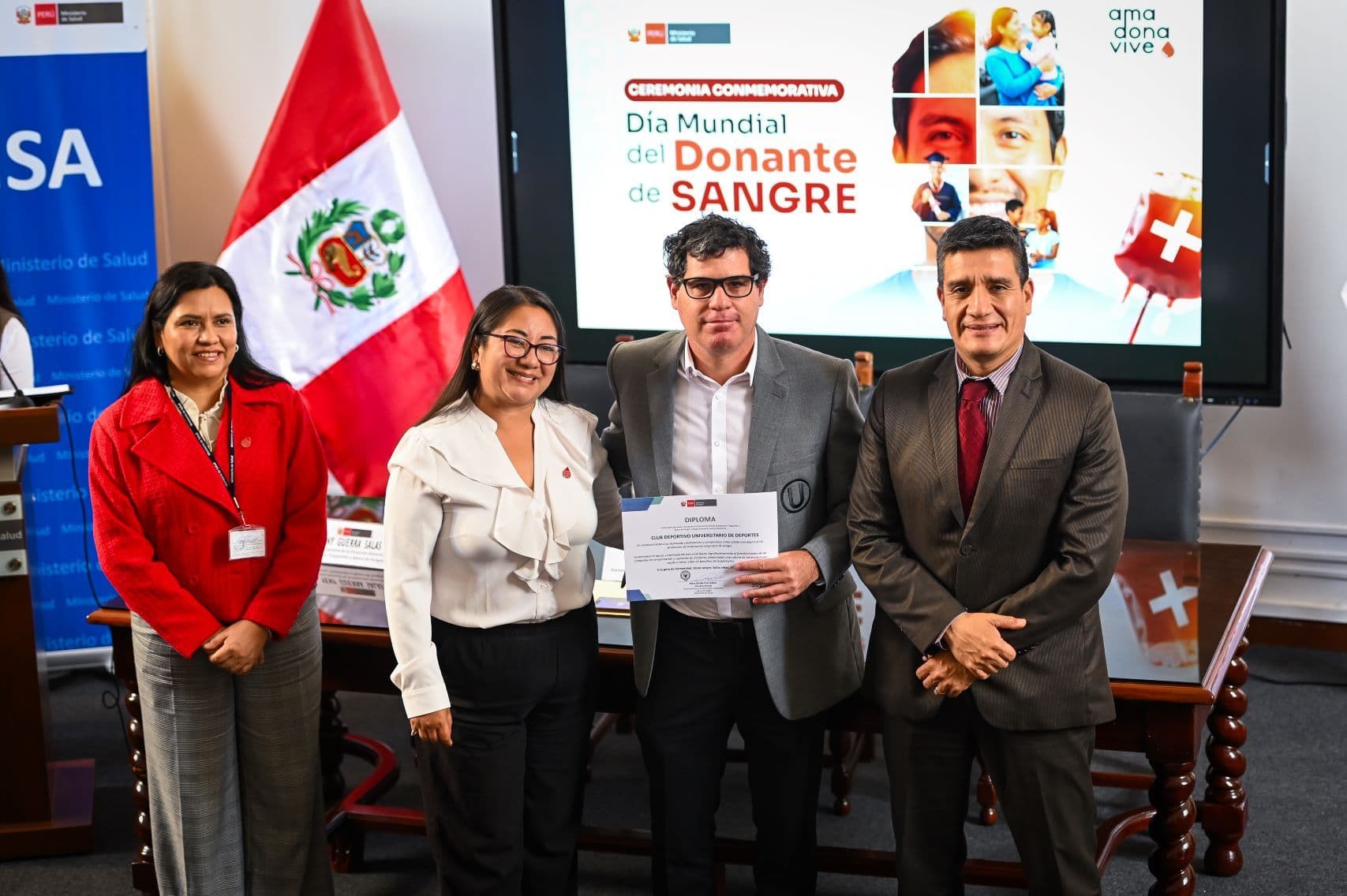 Universitario fue reconocido por su compromiso con la donación voluntaria de sangre