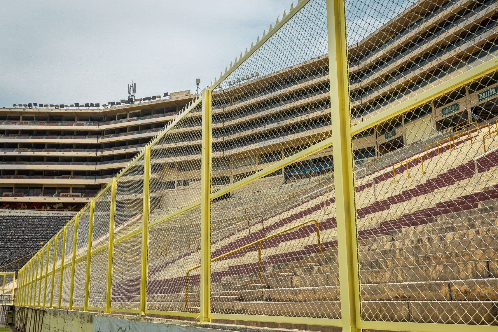 Universitario moderniza rejas perimetrales del Estadio Monumental U Marathon tras 25 años