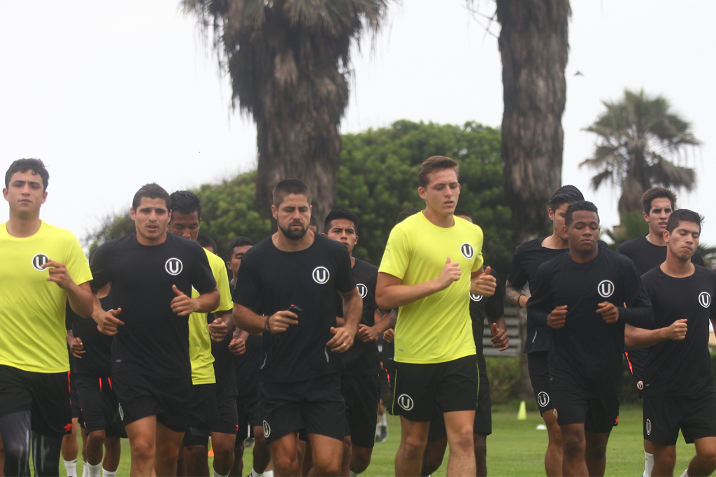 Universitario continúa con la pretemporada a triple turno en Campo Mar